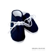 Granatowe bawełniane buciki niemowlęce wiązane na białe sznurówki