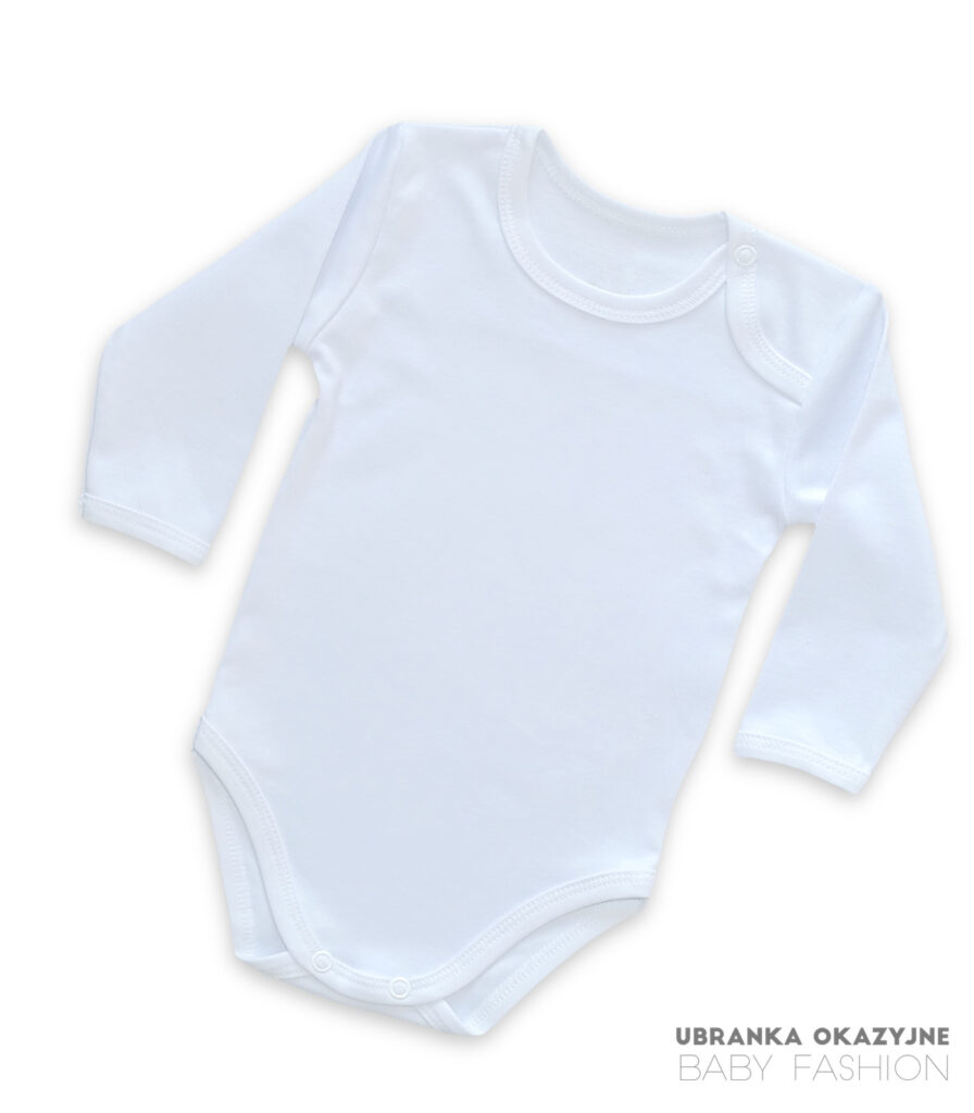 Białe body niemowlęce z długim rękawem, wykonane z gładkiej bawełny.