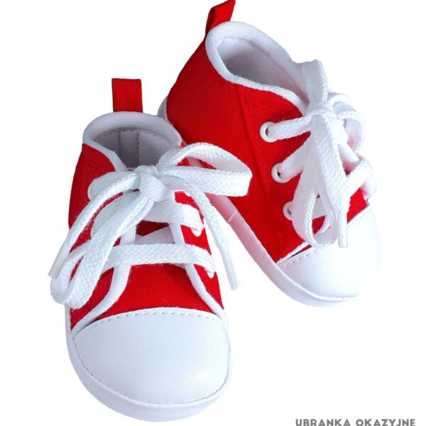 Czerwone trampki niemowlęce z białym noskiem i sznurówkami – wiązane niechodki