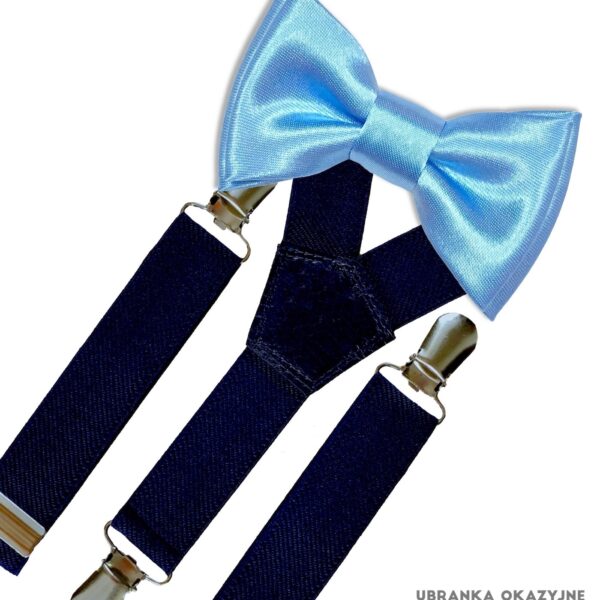 Granatowe szelki i błękitna mucha dla dziecka do chrztu lub na roczek.
