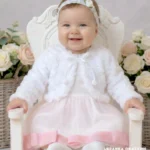 Białe bolerko futerko dla niemowlaka do wizytowej sukienki - eleganckie okrycie na chrzest lub roczek