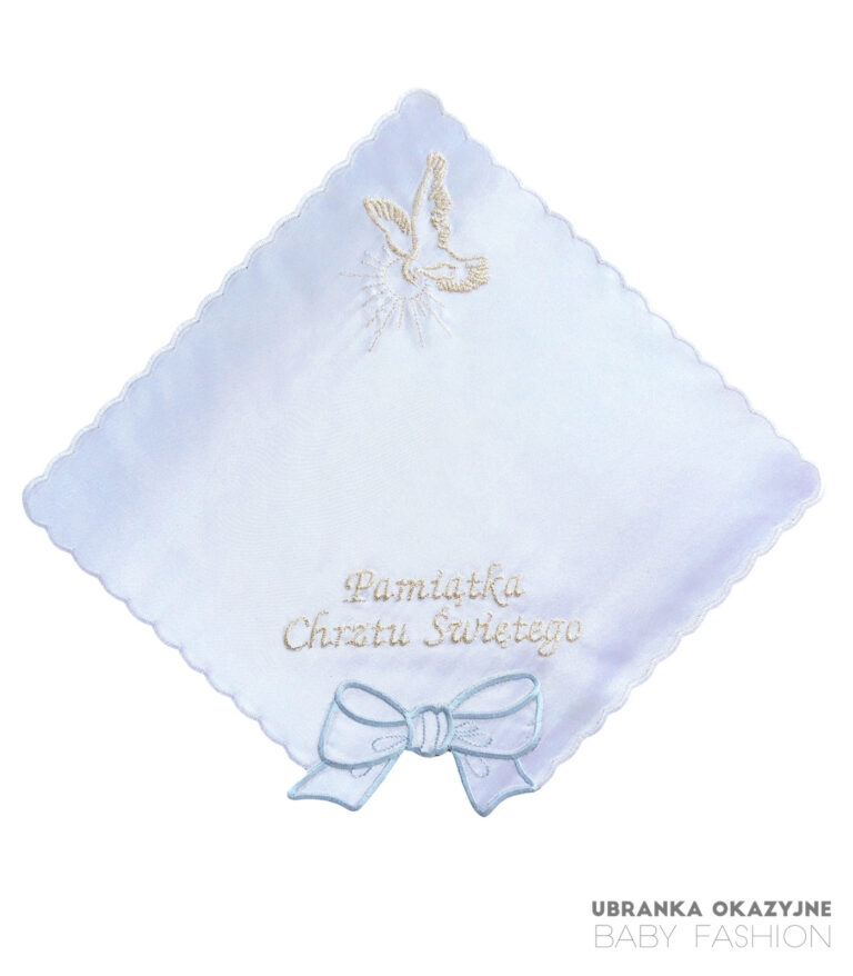 Atłasowa szatka do chrztu z haftowanym srebrnym gołąbkiem i błękitną kokardką - Pamiątka Chrztu Świętego