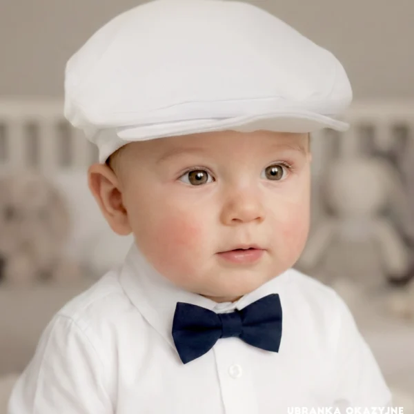 Gładki bawełniany kaszkiet dla dziecka w kolorze białym