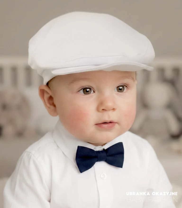 Gładki bawełniany kaszkiet dla dziecka w kolorze białym