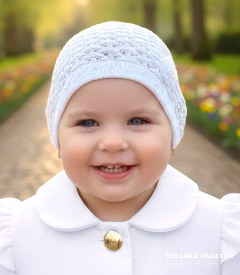 Biała ażurowa czapka do chrztu dla dziewczynki - eleganckie nakrycie głowy dla niemowlaka 0-8 miesięcy