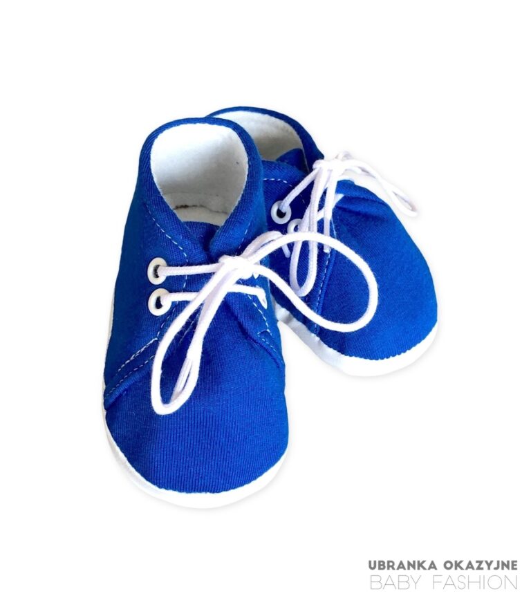 Chabrowe bawełniane buciki niemowlęce wiązane na białe sznurówki