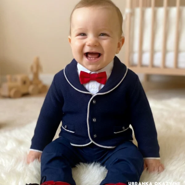 Elegancki granatowy sweterek wizytowy dla niemowlaka, idealny na chrzest, wesele lub roczek