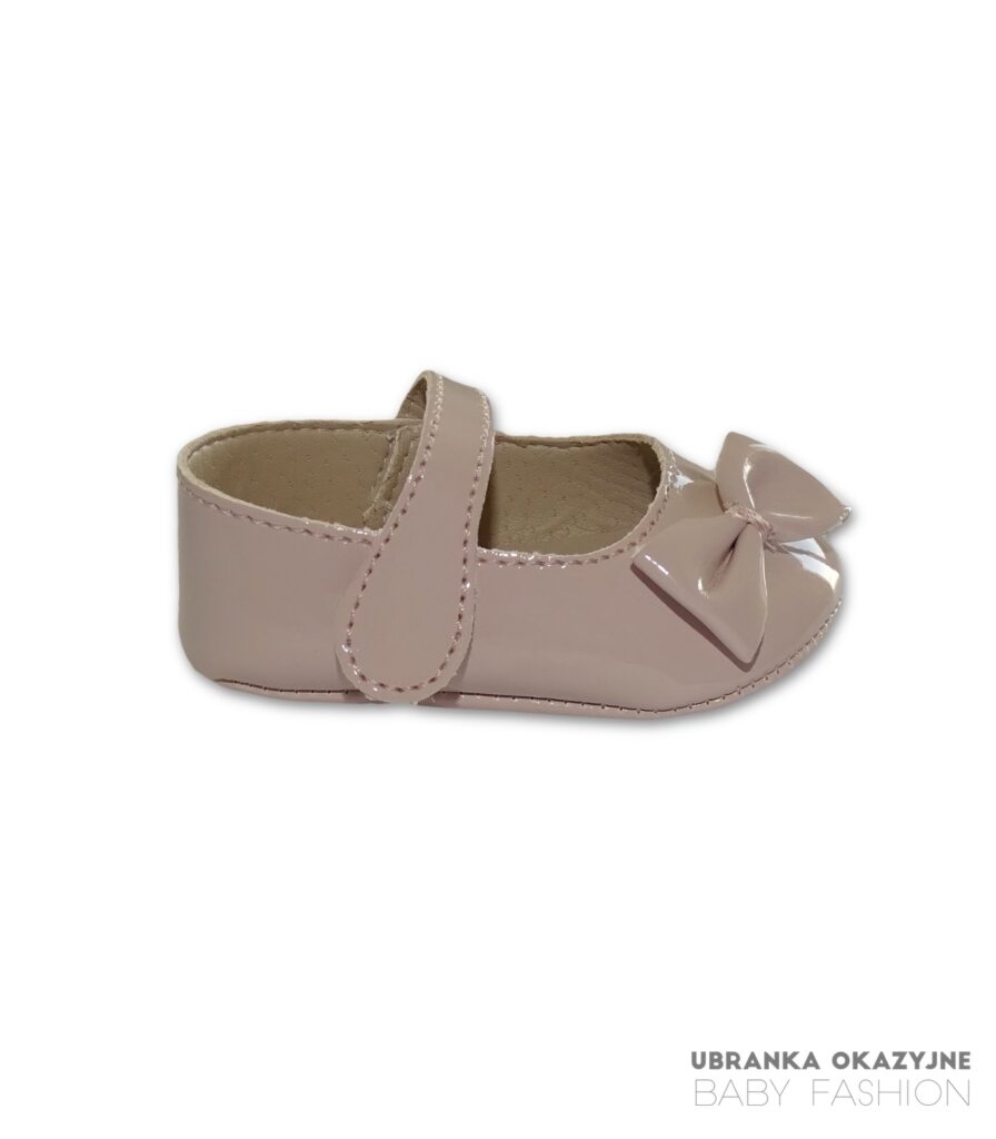 Lakierki cappuccino z kokardą dla niemowlaka do chrztu