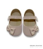 Lakierki cappuccino z kokardą dla niemowlaka do chrztu