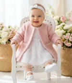 Różowy płaszczyk do chrztu dla dziewczynki z materiału bukle - eleganckie okrycie wierzchnie.