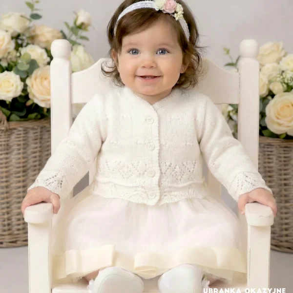 Sweterek ecru ażurkowy