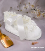 Balerinki Ecru dla niemowlaka do chrztu z różyczkami.