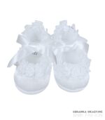 Balerinki Białe dla niemowlaka do chrztu z różyczkami.