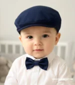 Elegancki granatowy kaszkiet niemowlęcy idealny do chrztu lub na wesele.