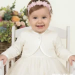 Wizytowe bolerko dziewczęce ecru idealne do sukienki na chrzest lub wesele