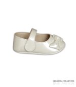 Lakierki perłowe z kokardą dla niemowlaka do chrztu