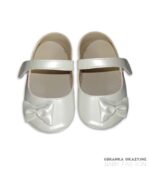 Lakierki perłowe z kokardą dla niemowlaka do chrztu