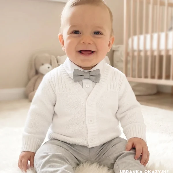Biały elegancki sweterek niemowlęcy dla chłopca do chrztu i na roczek