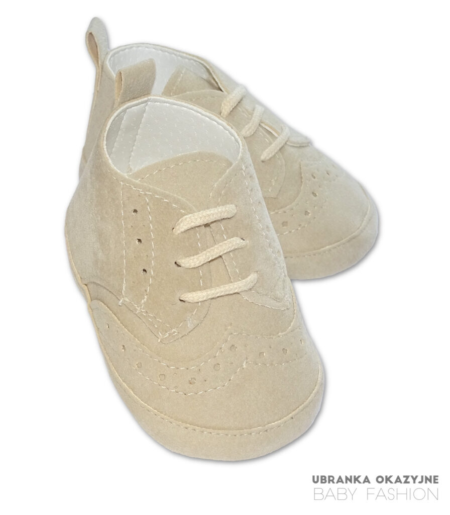 Beżowe buciki do chrztu dla chłopca - eleganckie zamszowe niechodki