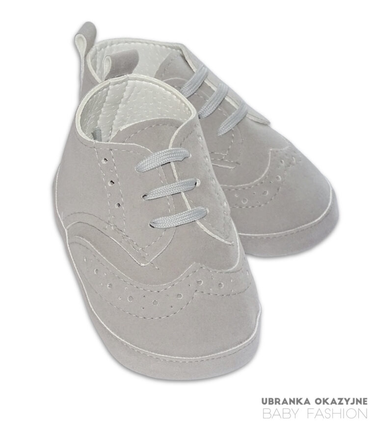 Szare buciki do chrztu dla chłopca - eleganckie zamszowe niechodki wiązane na sznurówki