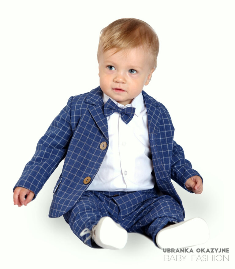 Elegancki Garniturek do Chrztu