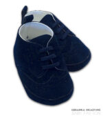 Granatowe buciki do chrztu dla chłopca – eleganckie zamszowe niechodki sznurowane