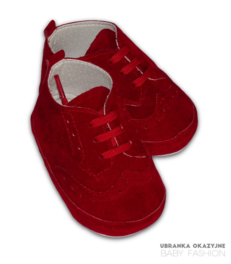 Czerwone zamszowe buciki niemowlęce sznurowane z białą podeszwą