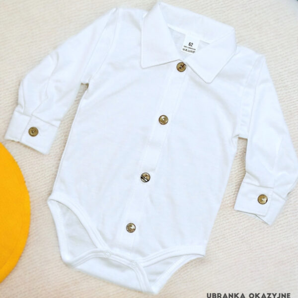 Białe bawełniane koszulobody niemowlęce z kołnierzykiem i drewnianymi guzikami 100% bawełna