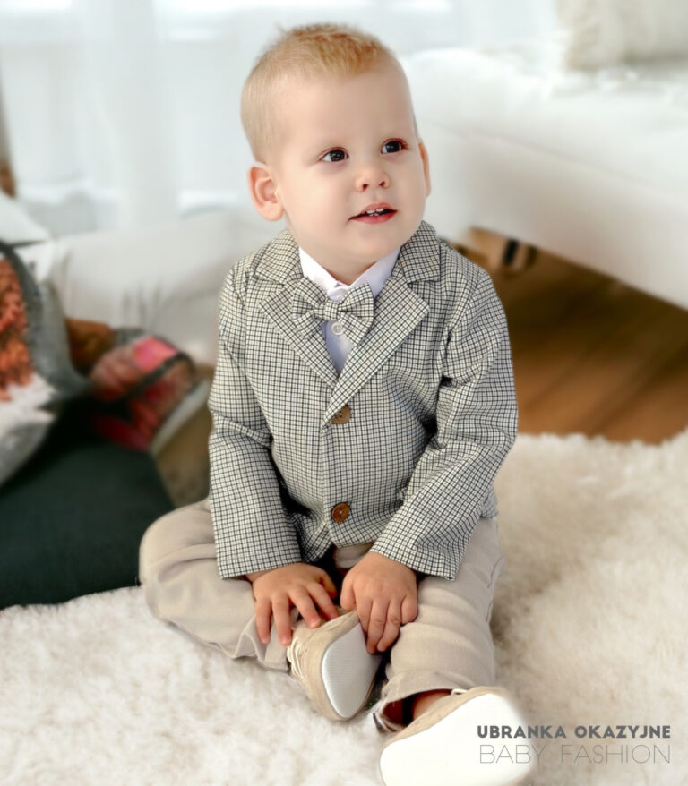 Modny garnitur chłopięcy na chrzest i roczek - zestaw z marynarką w kratkę i muchą