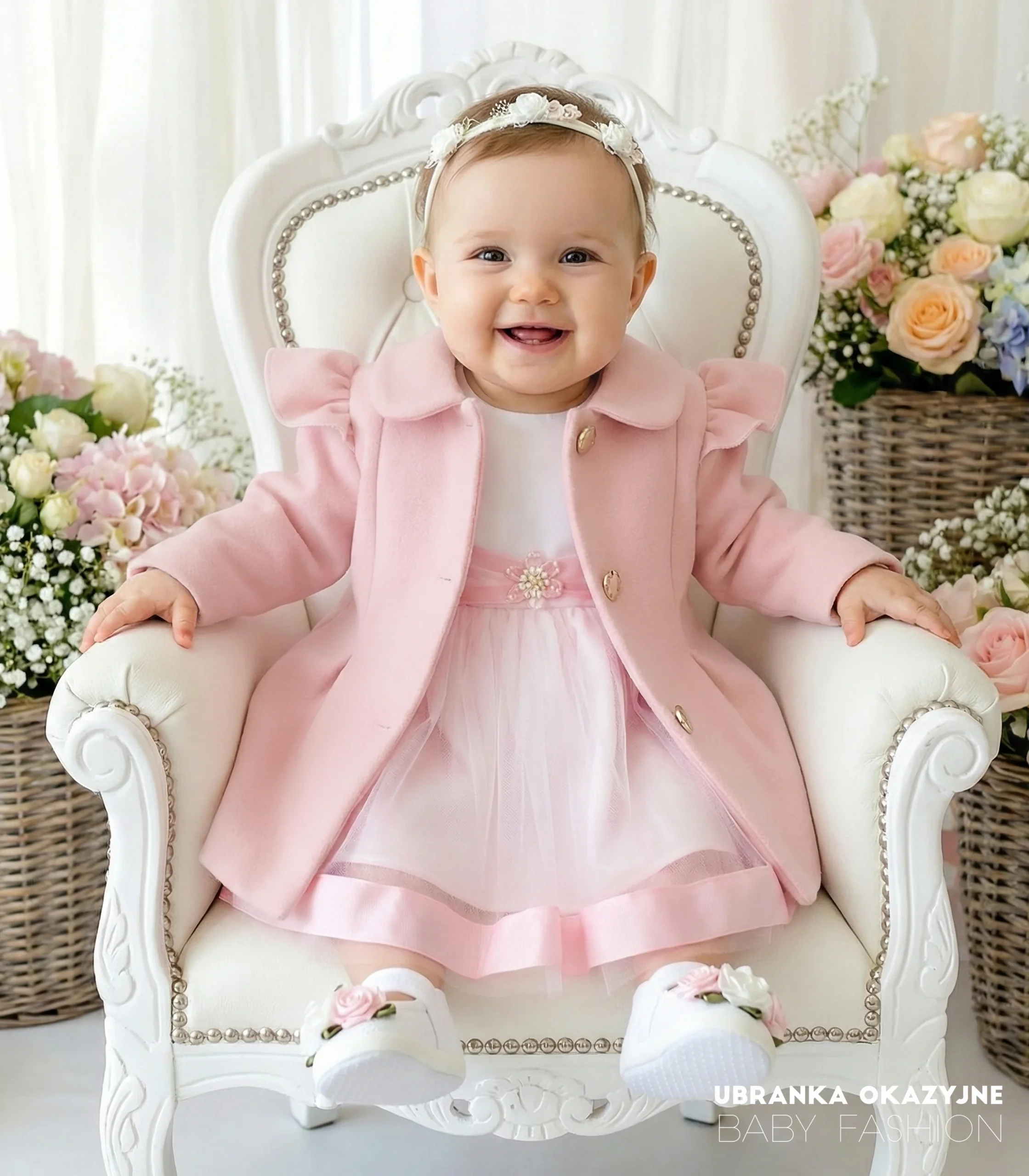 Różowy płaszczyk do chrztu z kołnierzykiem dla dziewczynki Elegancki różowy płaszczyk dla dziewczynki do chrztu z ozdobnymi guzikami