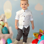 Wizytowy komplet chłopięcy na roczek lub wesele - zestaw Maksiu z białą koszulą i spodniami.