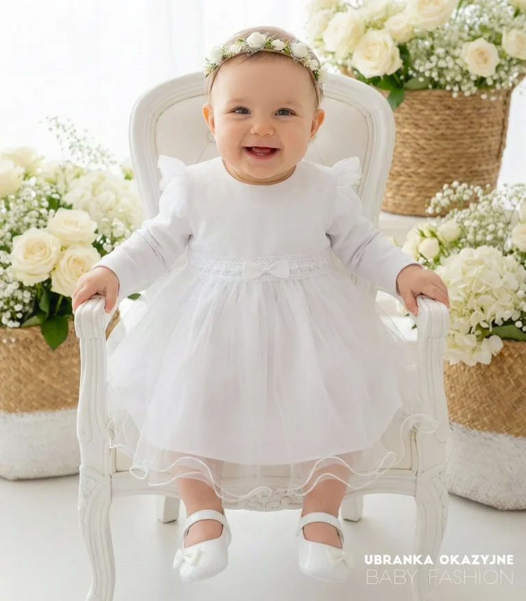 Biała tiulowa sukienka do chrztu dla dziewczynki z długim rękawem i kokardką - model Rozalia