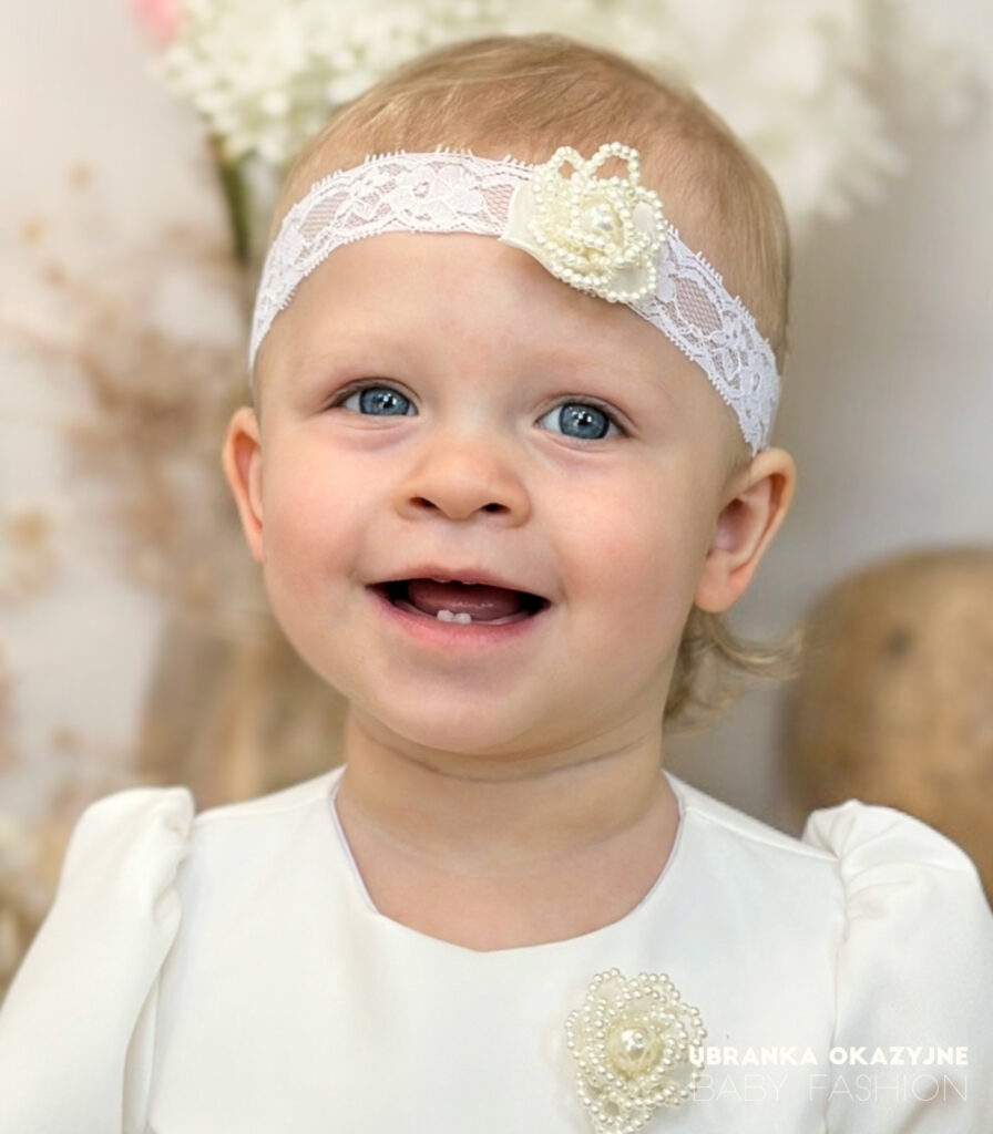 Opaska do chrztu z perełkowa różą w kolorze ecru