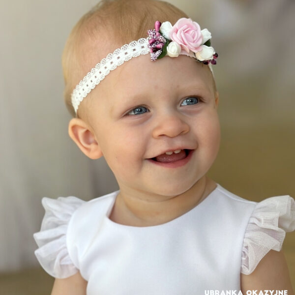 Biała opaska do chrztu z kolorowymi różyczkami