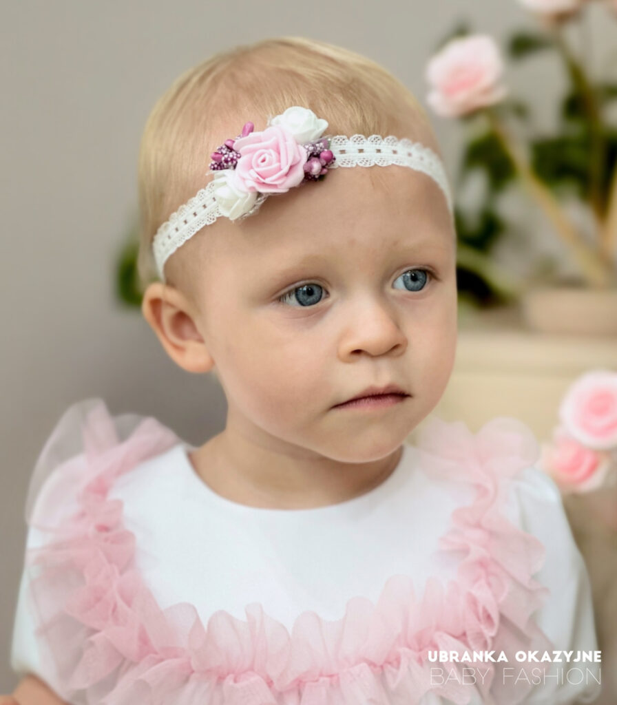 Biała opaska do chrztu z kolorowymi kwiatami