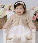 Beżowe bolerko z futerka dla dziewczynki na chrzest i uroczystości