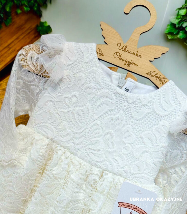 Koronkowa sukienka do chrztu z długim rękawem w kolorze ecru