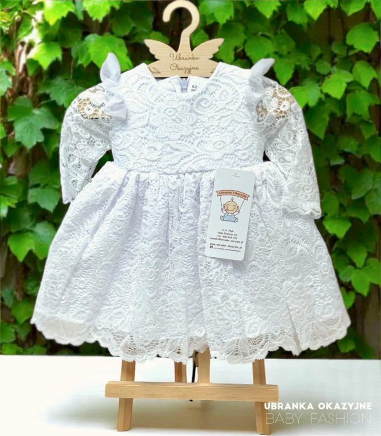 Sukienka biała koronkowa z patkami