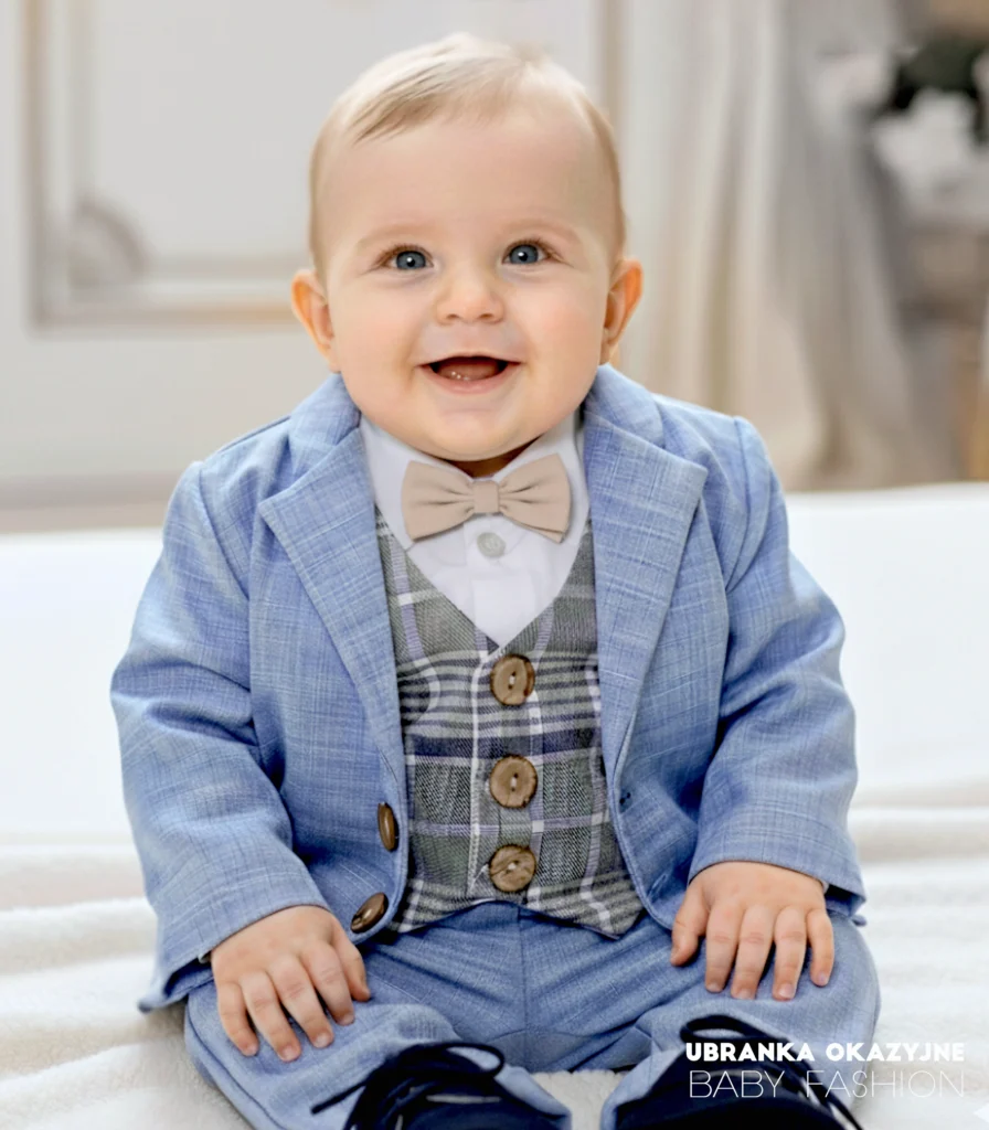 Elegancki komplet do chrztu i na roczek dla chłopca - garniturek Alvaro w kolorze błękitnym