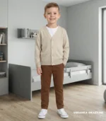Beżowy sweterek dla chłopca
