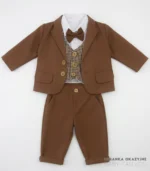 Garniturek dla chłopca w kolorze czekoladowym z kamizelką w brązową pepitkę